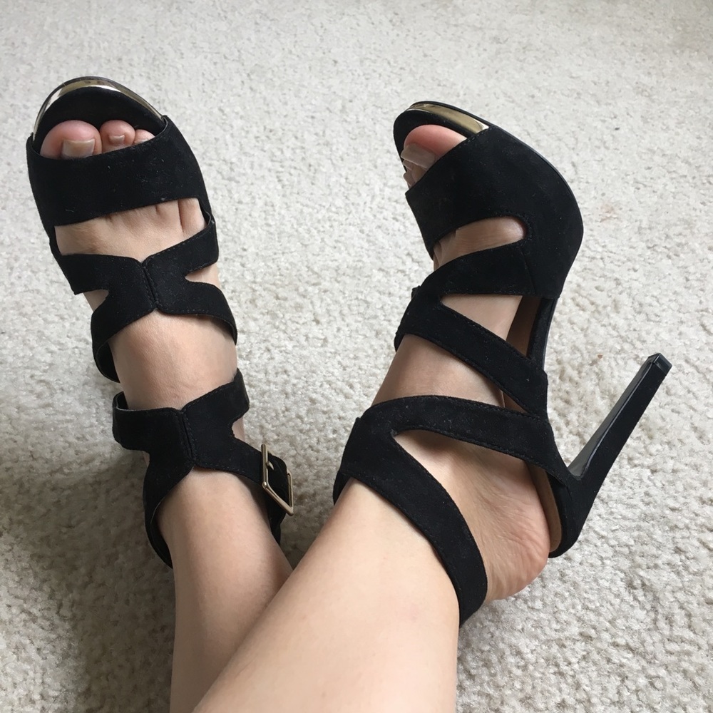 ZARA black heals.